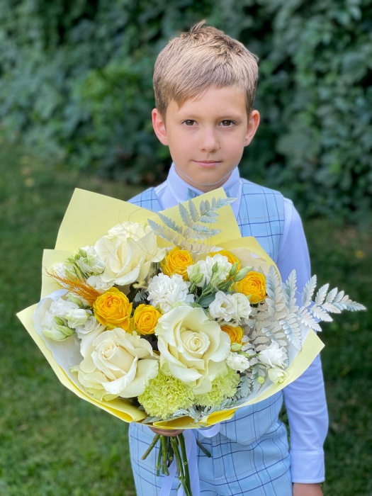 роза мондиаль, лизиантус, диантус непал, диантус лег верде, роза тр Луна трендсеттер, стифа, папоротник купить цветы с доставкой по Москве